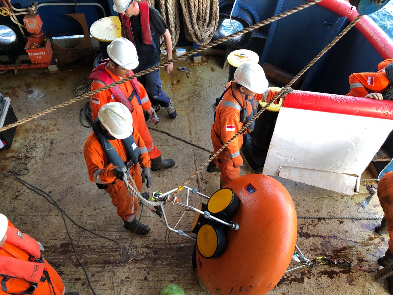 Marine geophysical supporting service and survey operation